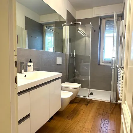 Sea View Design In Centre Daire Viareggio